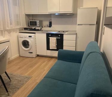 Ternes Apartment | Modern Studio Apartment Champs Élysées Stars