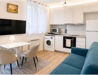 Ternes Apartment | Modern Studio Apartment Champs Élysées Stars