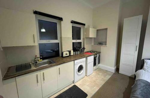 Skegby Apartment | Modern studio apartment - great location!