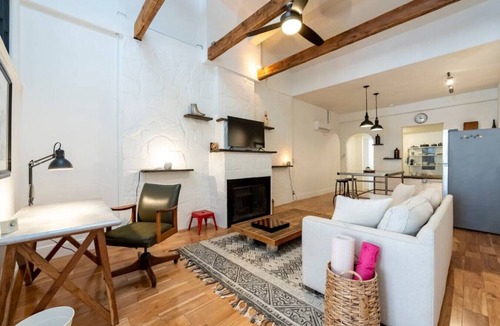 Geneva House | Modern Studio APT in The Heart of Downtown Geneva