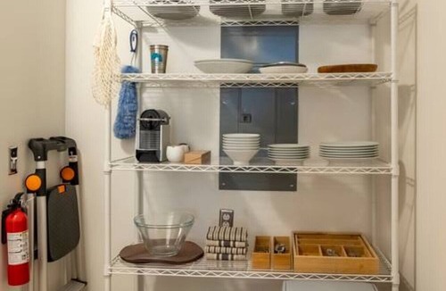 Geneva House | Modern Studio APT in The Heart of Downtown Geneva