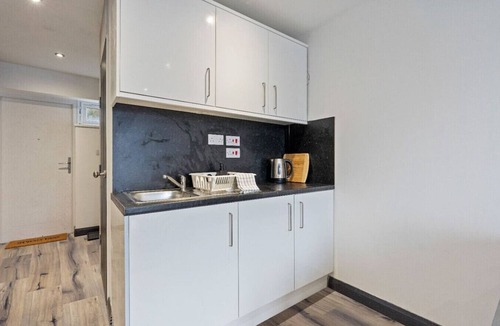 Banbury Apartment | Modern Studio Bungalow by Banbury Town Centre