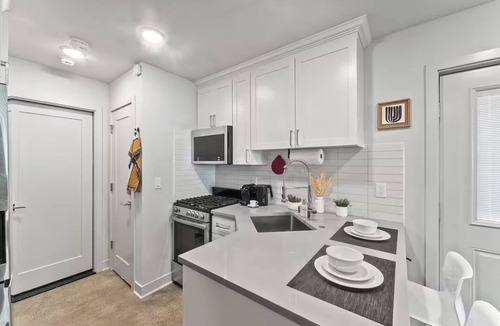 Atlantic Apartment | Modern Studio by Light Rail Kitchen, Parking, AC, W/D