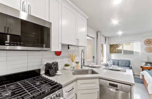 Atlantic Apartment | Modern Studio by Light Rail Kitchen, Parking, AC, W/D