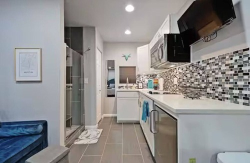 Austin Apartment | Modern Studio by Southpark Meadows | Walk to Park!
