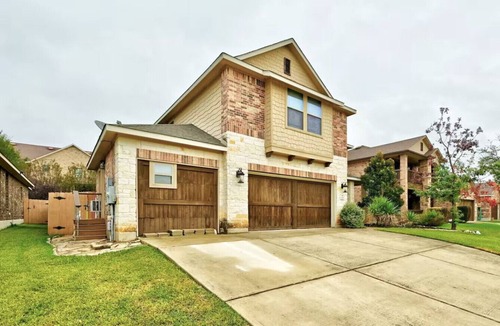 Austin Apartment | Modern Studio by Southpark Meadows | Walk to Park!