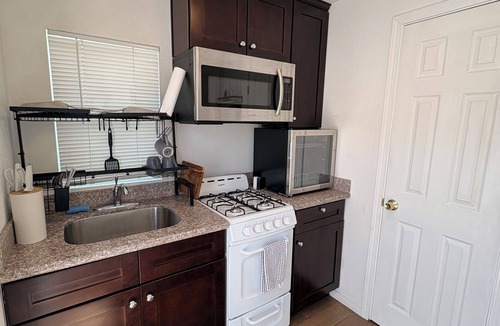 Chino Apartment | Modern Studio Casita w/Full Kitchen & Patio