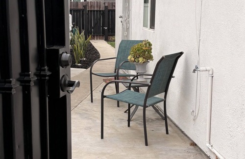 Chino Apartment | Modern Studio Casita w/Full Kitchen & Patio