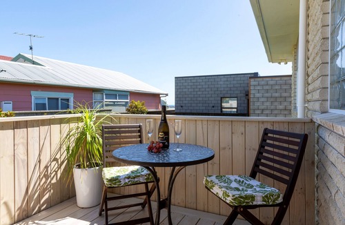 New Plymouth Apartment | Modern Studio, close to Beach and Port