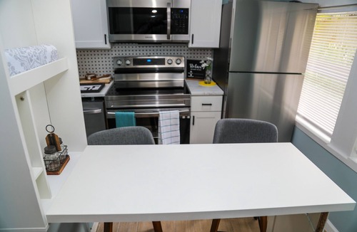 Southbank Cottage | Modern studio cottage with private patio and parking