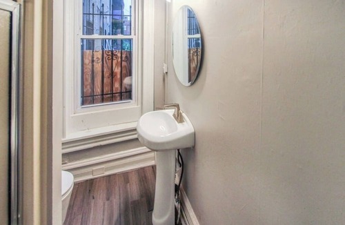 Reading House | ☆Modern Studio - Downtown Reading! ☆