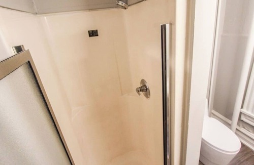 Reading House | ☆Modern Studio - Downtown Reading! ☆