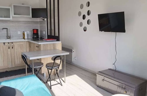 Marseillan Plage Apartment | Modern studio, close to beach and shops, sunny terrace