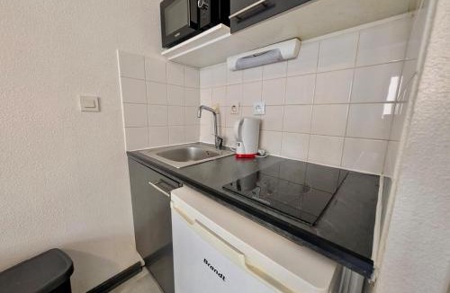 Secteur 1 Apartment | Modern Studio - Free Parking, Near Train Station & Downtown