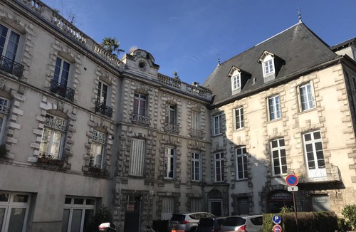 Auxerre Apartment | Modern studio, hyper city center