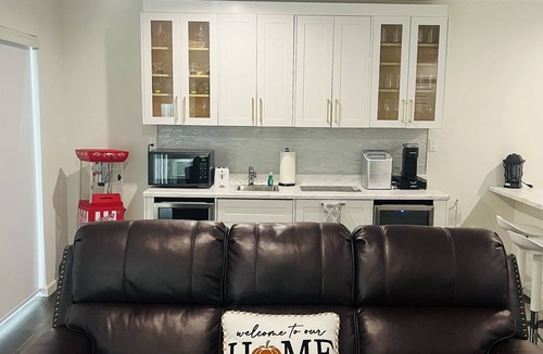 Magnolia Park Apartment | Modern Studio in Burbank