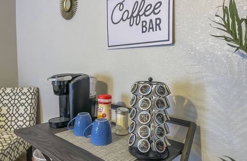 Carmichael Apartment | Modern studio in Carmichael | Netflix | Work Desk