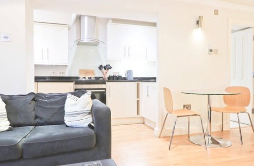 Clifton Apartment | Modern Studio in Desirable Clifton Area