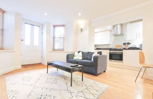 Clifton Apartment | Modern Studio in Desirable Clifton Area