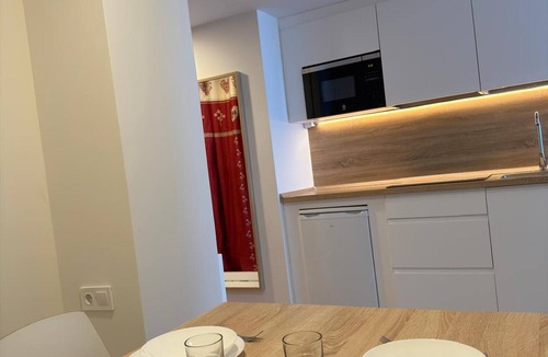 Candanchu Apartment | Modern Studio in Candanchú, 4 ppl, 2 beds
