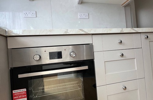 Greenford Broadway Apartment | Modern Studio in Greenford with Free WiFi & Parking