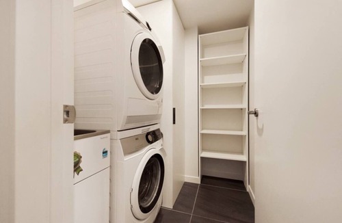 Te Aro Apartment | Modern Studio in Pinnacles on Victoria St