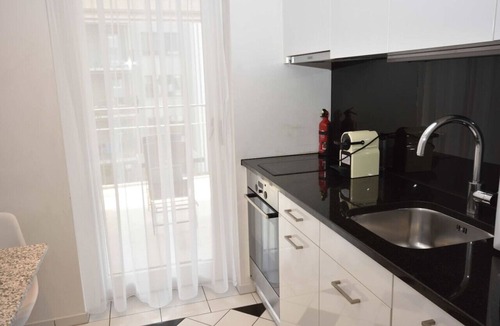 Seefeld Apartment | Modern studio in the city center (Flower 22)