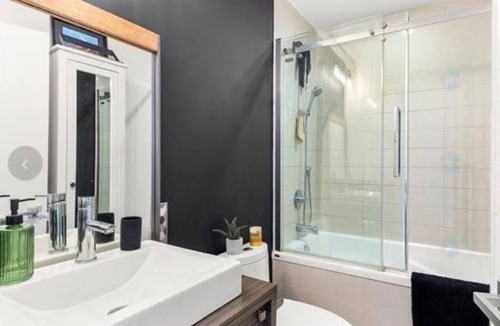 Cite Multimedia Apartment | Modern Studio in Ville-Marie, Steps from Old Port & Downtown