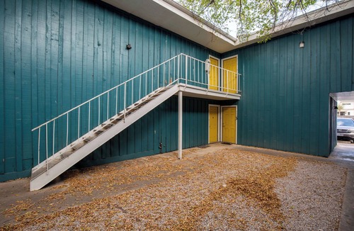 Brentwood Apartment | Modern Studio King Bed Downtown Austin near UT