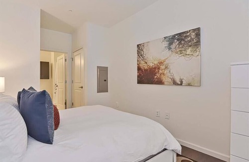 Central-Maverick Square - Paris Street Apartment | Modern Studio | Kitchen | Washer/Dryer | Upscale Amenities