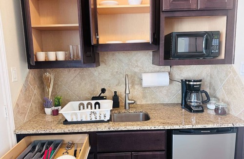 Greater Heights Apartment | Modern Studio Near Dining, Trails & Entertainment
