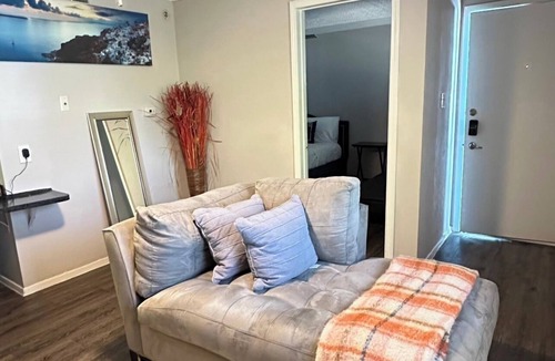 Dawson Apartment | Modern Studio , Near Downtown & Hospitals