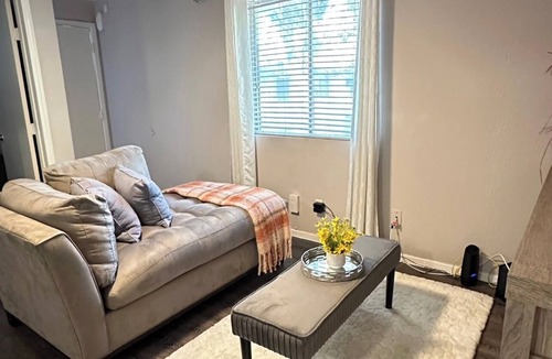 Dawson Apartment | Modern Studio , Near Downtown & Hospitals