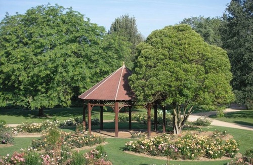 Poitiers Hotel | Modern Studio near Futuroscope - 5.7 miles away | Free Parking & Pool Access!