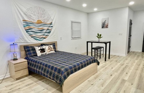 Greensboro House | Modern Studio Near PTI Airport