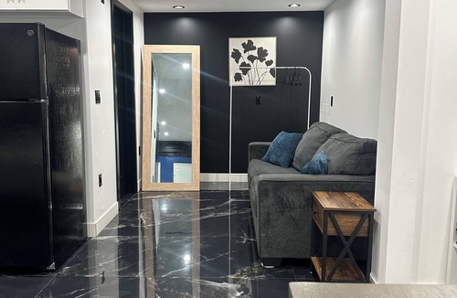 Del Aire Apartment | Modern Studio Near SoFi - Private Entry - Parking