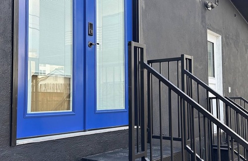 Del Aire Apartment | Modern Studio Near SoFi - Private Entry - Parking
