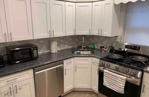 West Side Apartment | modern studio oasis 25min to NYC