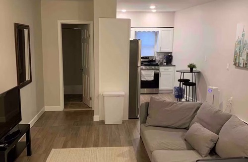 West Side Apartment | modern studio oasis 25min to NYC