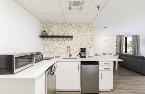 Florida Center Apartment | Modern Studio on I-Drive - pool + parking included