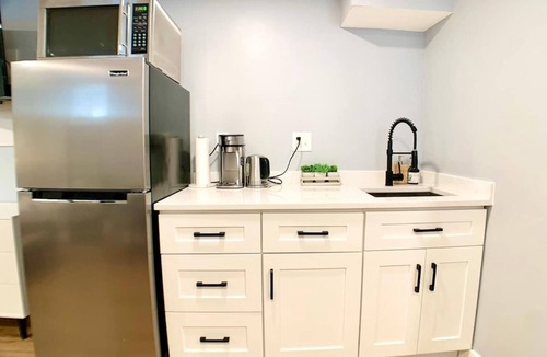 Arlington Apartment | Modern Studio-Private Entrance,Washer+Dryer