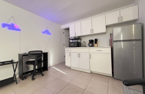 Wilton Manors Apartment | Modern Studio Retreat in the Heart of Wilton Manors