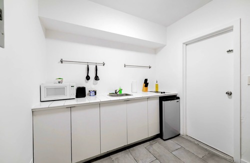 Northeast Miami Apartment | Modern Studio Retreat to Explore Miami