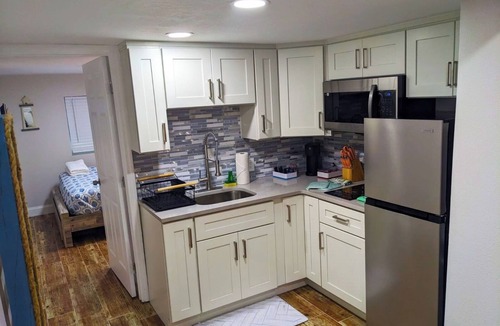 South Sarasota Apartment | Modern Studio Retreat Near Siesta Key