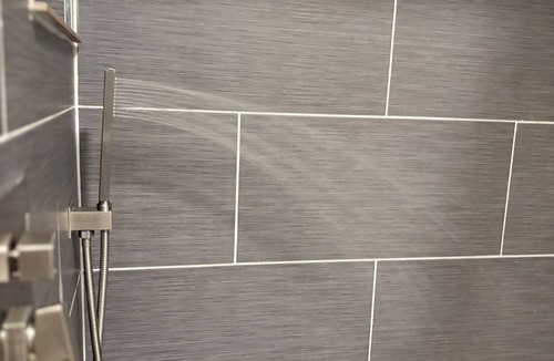 Cumbola Apartment | Modern Studio SmartTV, Coffee Bar & Rainfall Shower