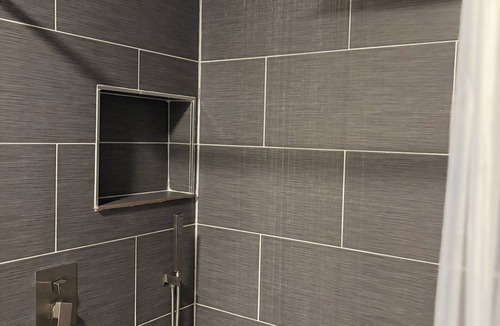 Cumbola Apartment | Modern Studio SmartTV, Coffee Bar & Rainfall Shower