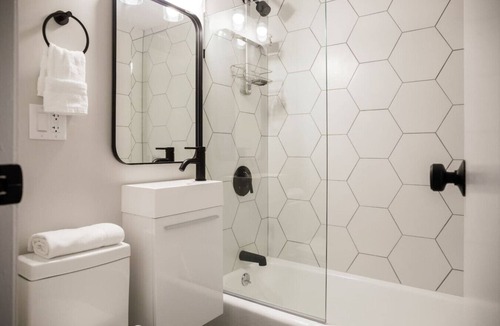 Prudential - St. Botolph Apartment | Modern Studio | South End