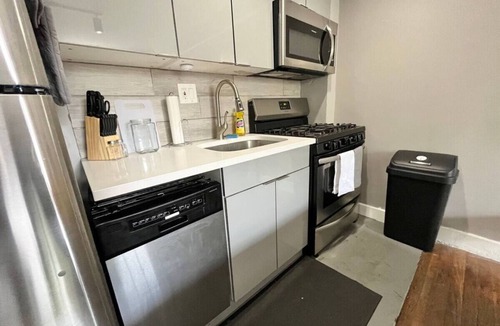 Dwight Apartment | Modern Studio Stay On Howe