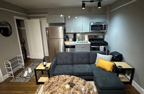 Dwight Apartment | Modern Studio Stay On Howe