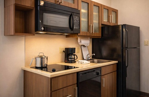 Biggar Hotel | Modern Studio w/2 Double Beds | Near Beaches